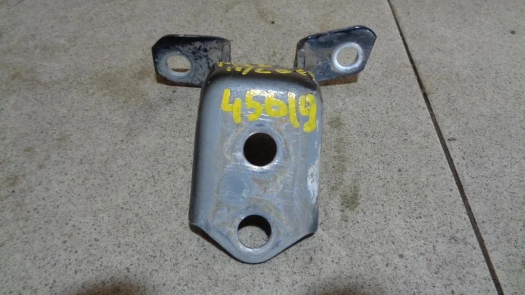 Петля двери передней Mazda 3 2006 (BK)