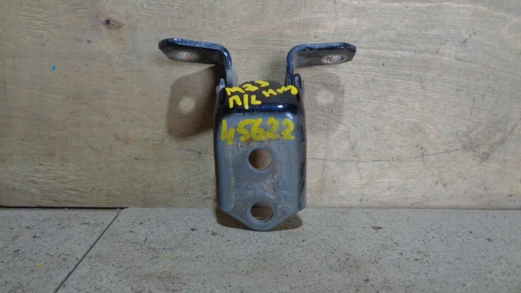 Петля двери передней Mazda 3 2006 (BK)