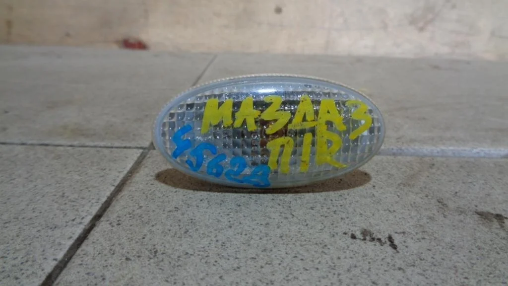 Повторитель на крыло Mazda 3 2006 (BK)