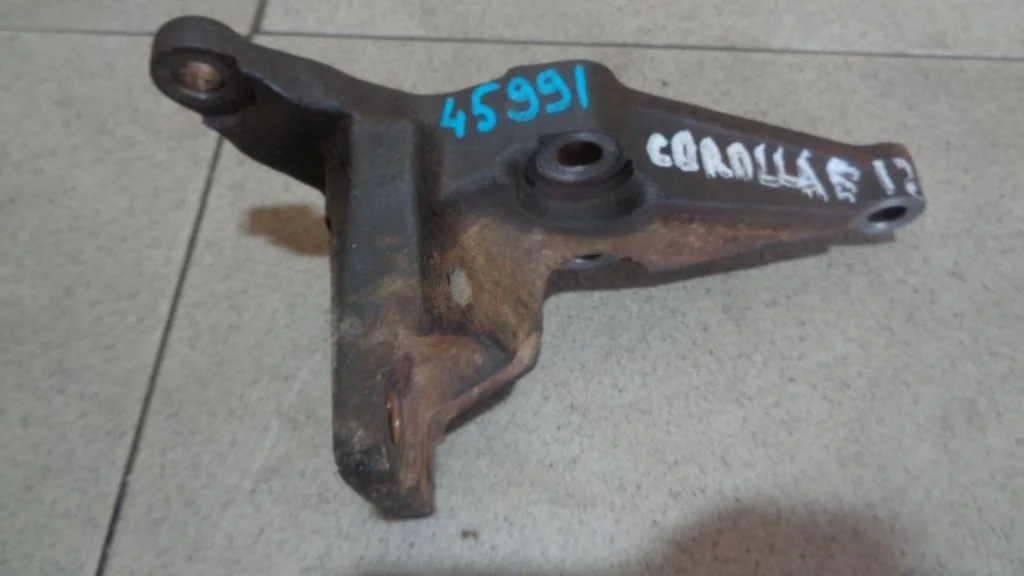 Кронштейн двигателя правый Toyota Corolla E120
