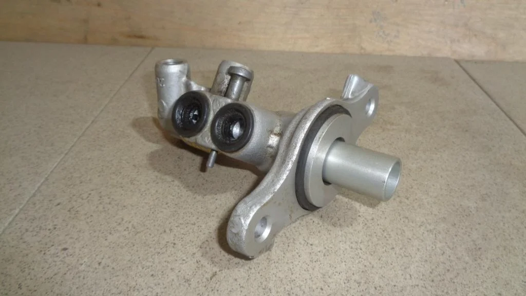 Цилиндр тормозной главный Renault Sandero Stepway 2 2015 5S