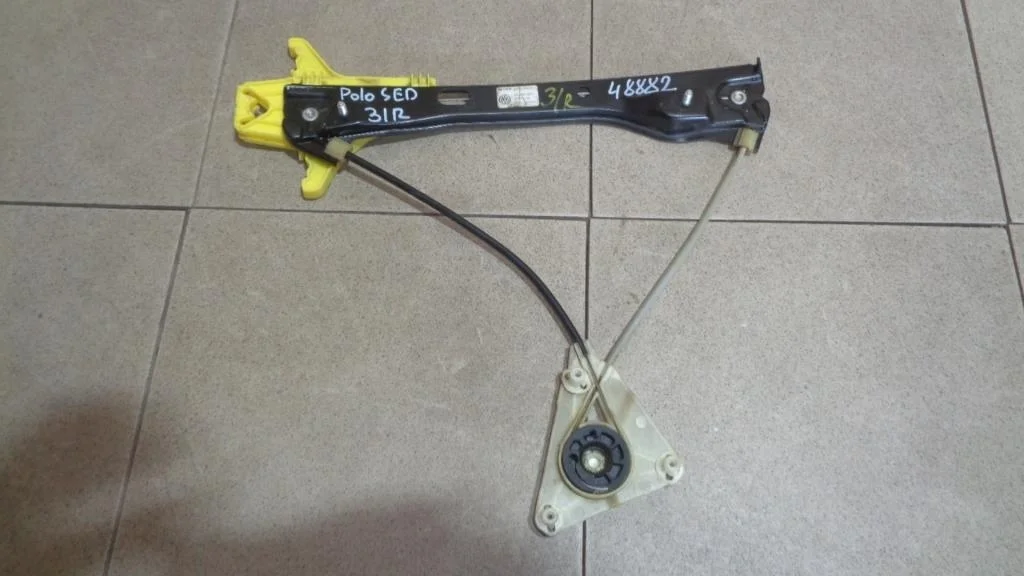Стеклоподъемник задний правый Volkswagen Polo 5