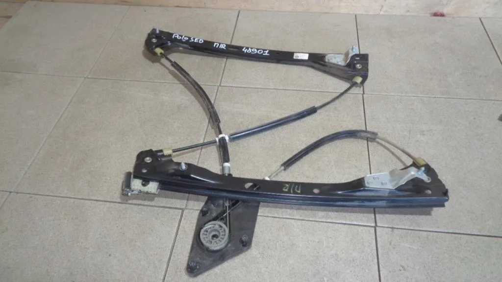 Стеклоподъемник передний правый Volkswagen Polo 5