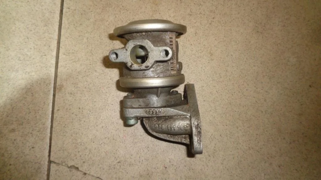 Клапан рециркуляции выхлопных газов Audi A6 C5