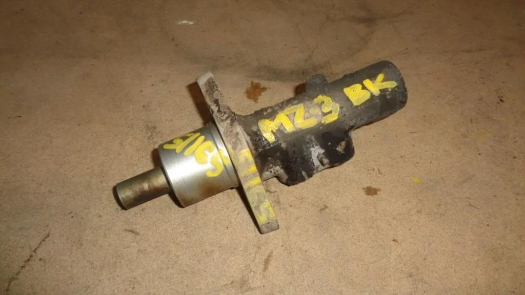 Цилиндр тормозной главный Mazda 3 BK