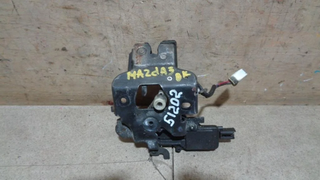 Замок багажника Mazda 3 (BK)