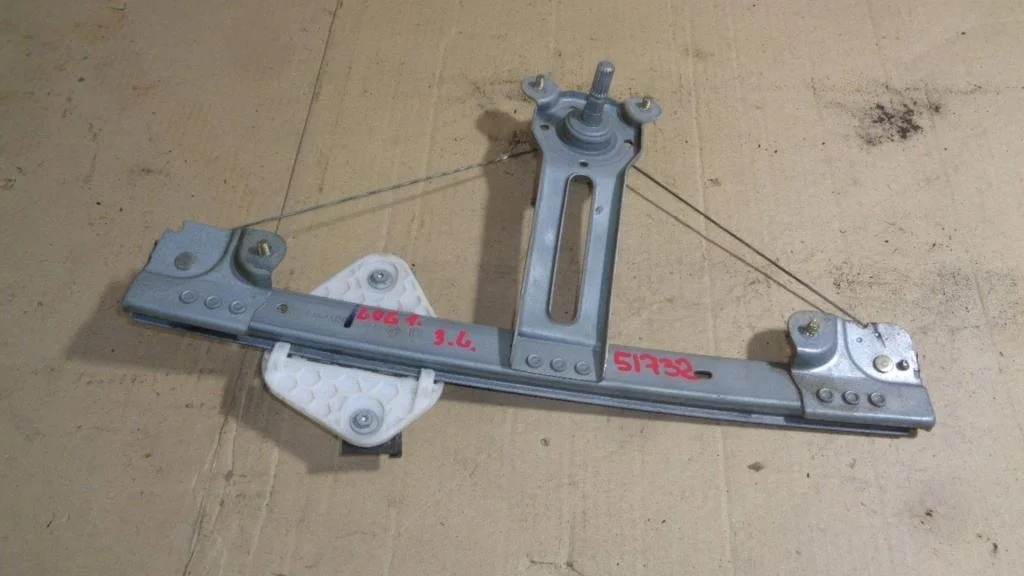 Стеклоподъемник механ. задний левый Renault Logan 1 L90