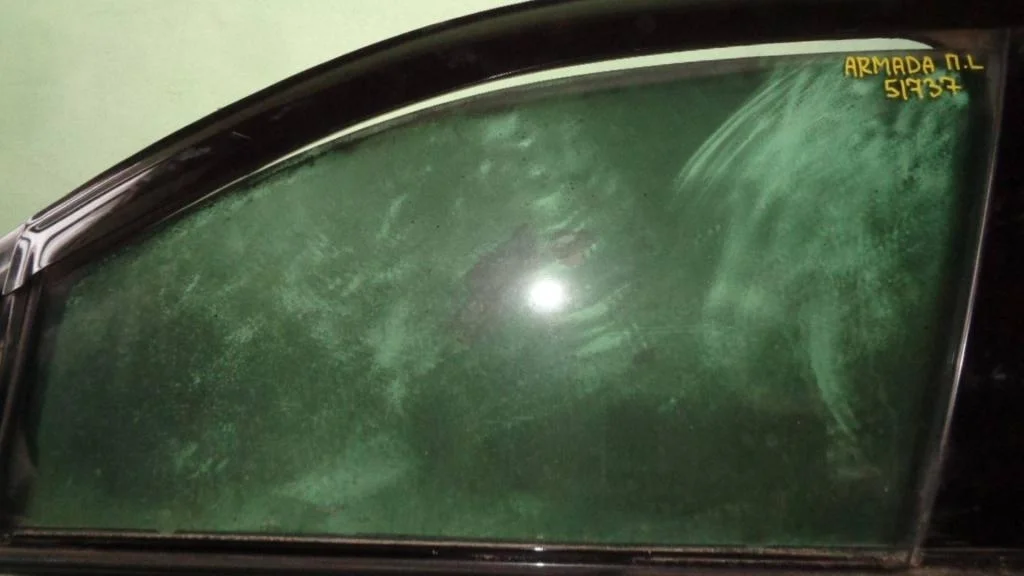 Стекло двери передней левой Nissan Armada 2003 TA60