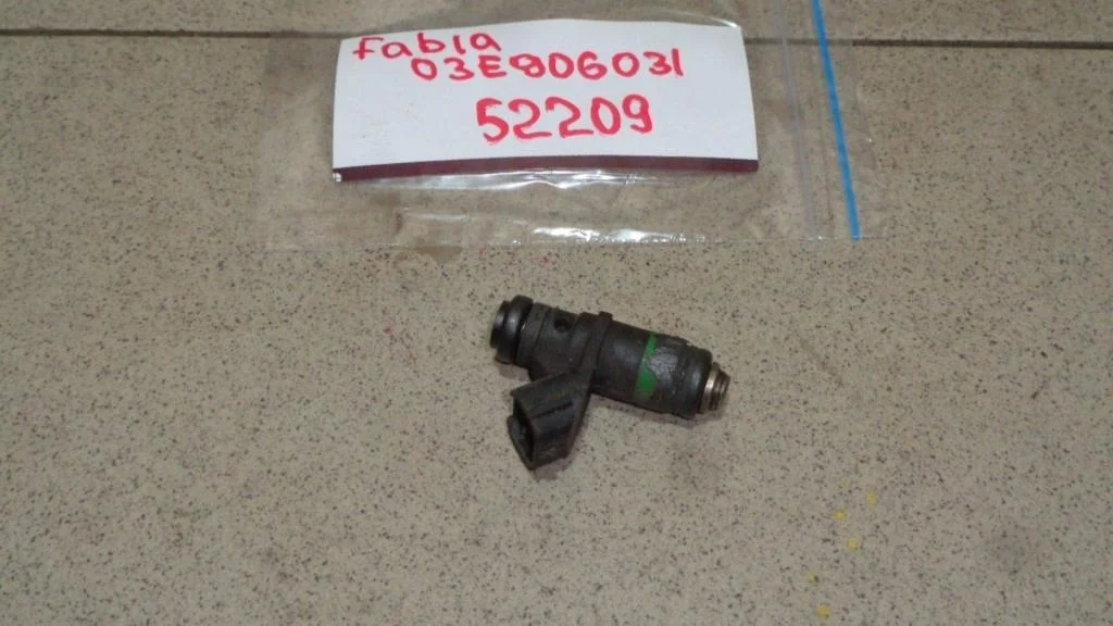 Форсунка топливная Skoda Fabia 1 2005 6Y
