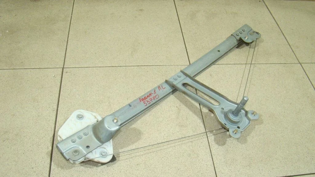 Стеклоподъемник механ. передний правый Renault Logan 1 L90