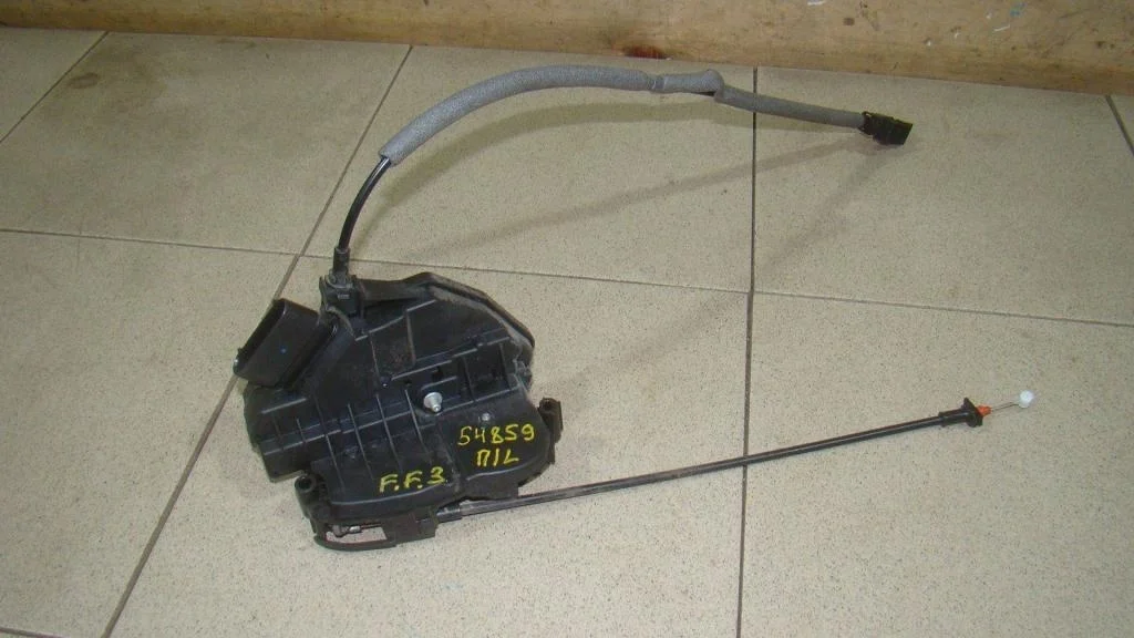 Замок двери передней левой Ford Focus 2012 3