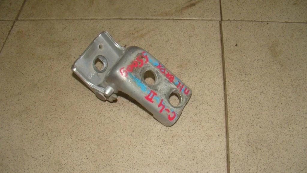 Петля двери передней левой верхняя Citroen C4 2013 B7