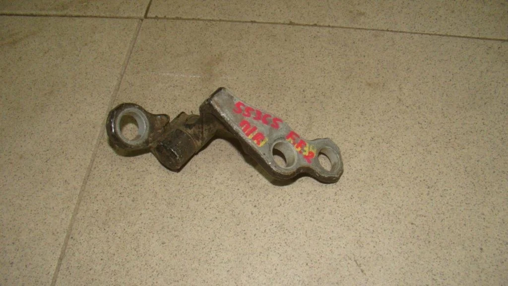 Петля двери передней правой верхняя Ford Focus 2