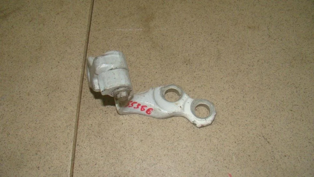 Петля двери передней правой верхняя Ford Focus 2