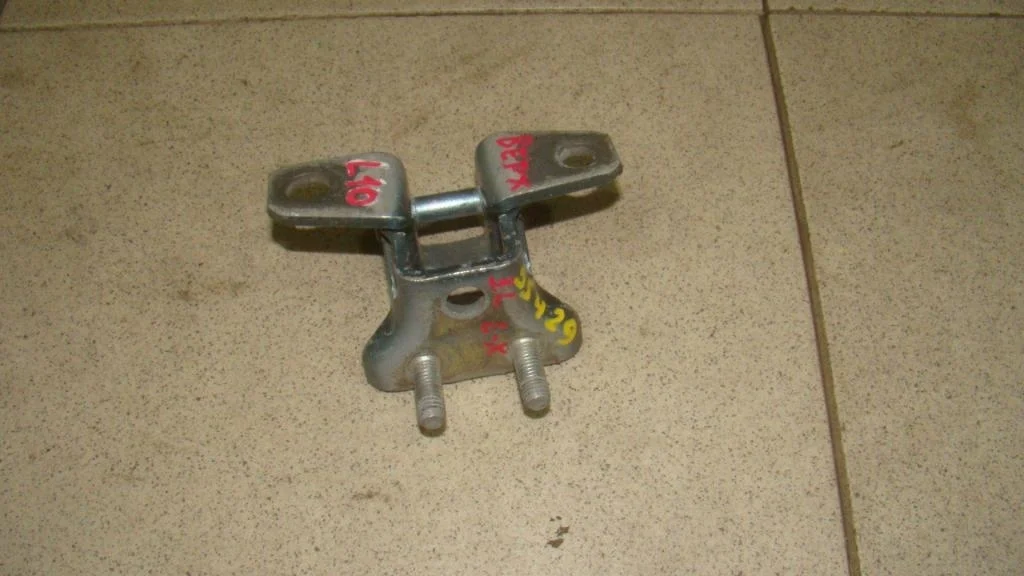 Петля двери задней левой верхняя Mitsubishi Lancer 10 CY