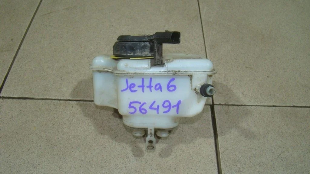 Бачок главного тормозного цилиндра Volkswagen Jetta 2013 A6