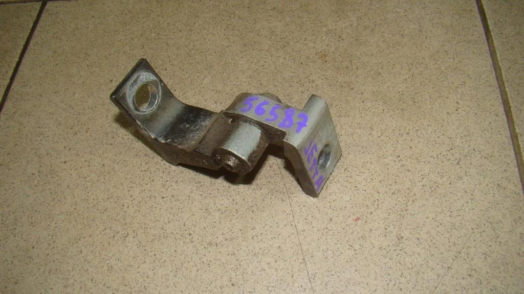 Петля двери Volkswagen Jetta 2013 A6