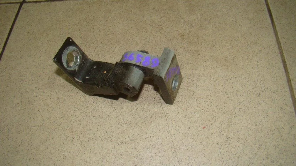 Петля двери Volkswagen Jetta 2013 A6