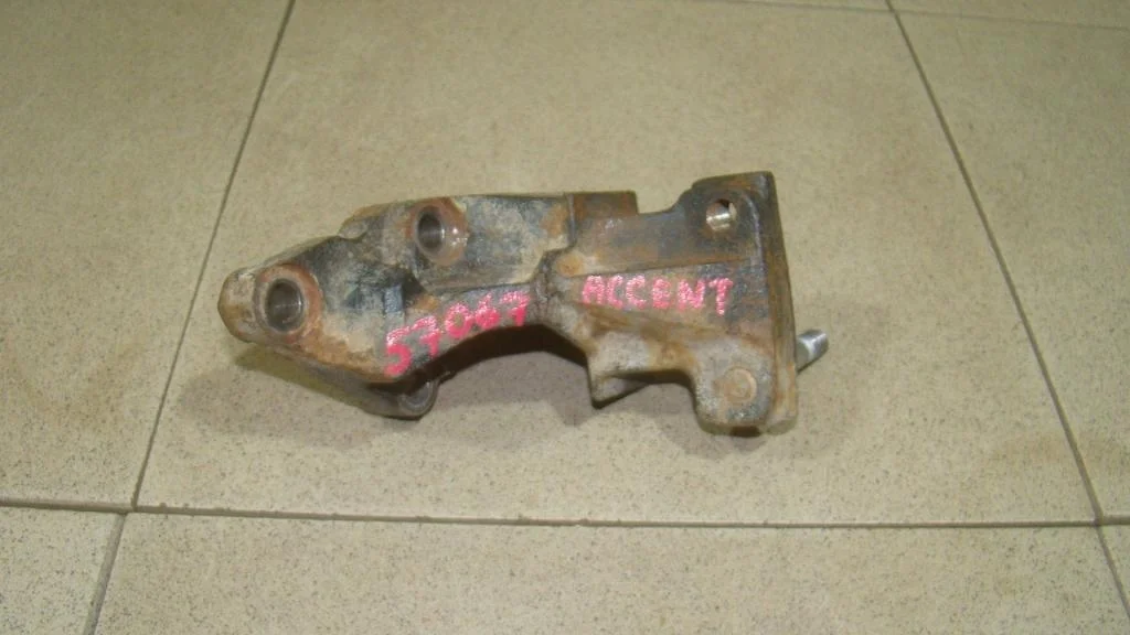 Кронштейн двигателя правый Hyundai Accent LC