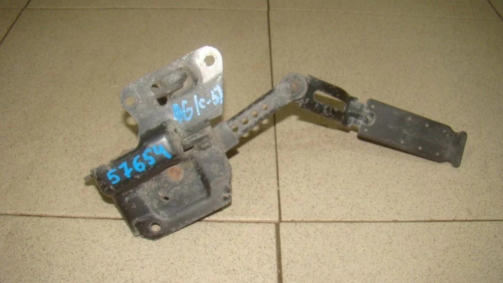 Замок капота Audi A6 C5