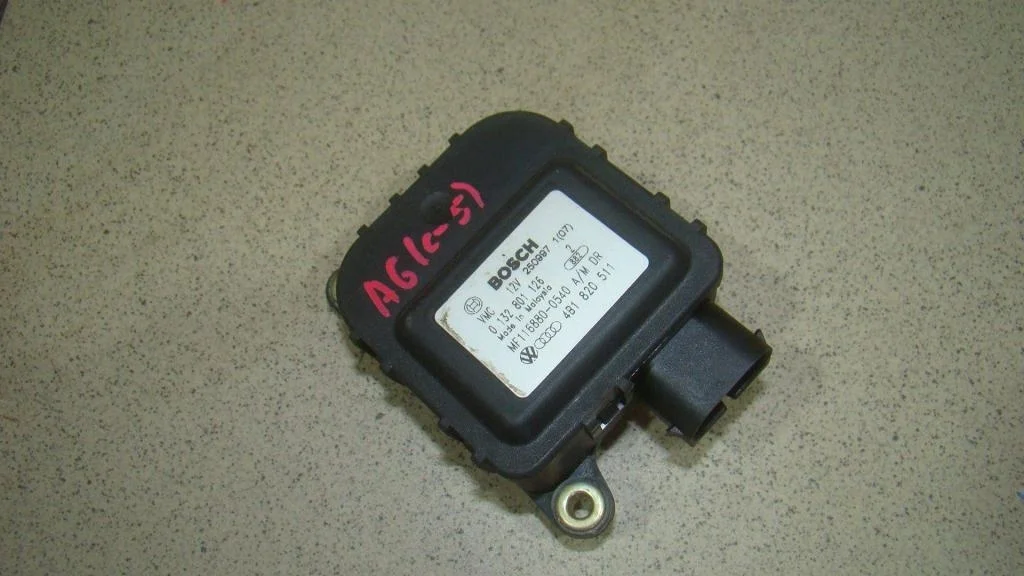 Моторчик заслонки печки Audi A6 C5