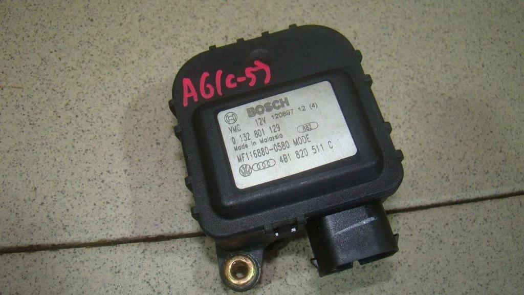 Моторчик заслонки печки Audi A6 C5