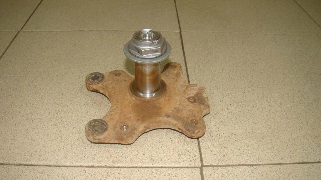 Цапфа Peugeot 408 2012 T7