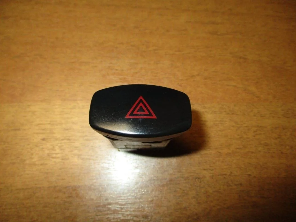 Кнопка аварийной сигнализации Chevrolet Lacetti J200