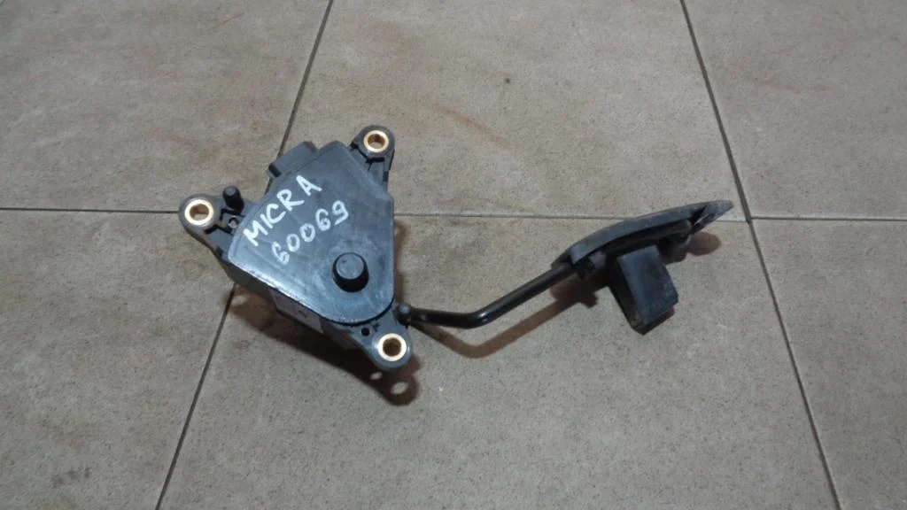 Педаль газа Nissan Micra 2007 (K12)
