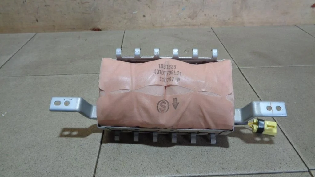 Подушка безопасности в торпедо Mazda 3 BK