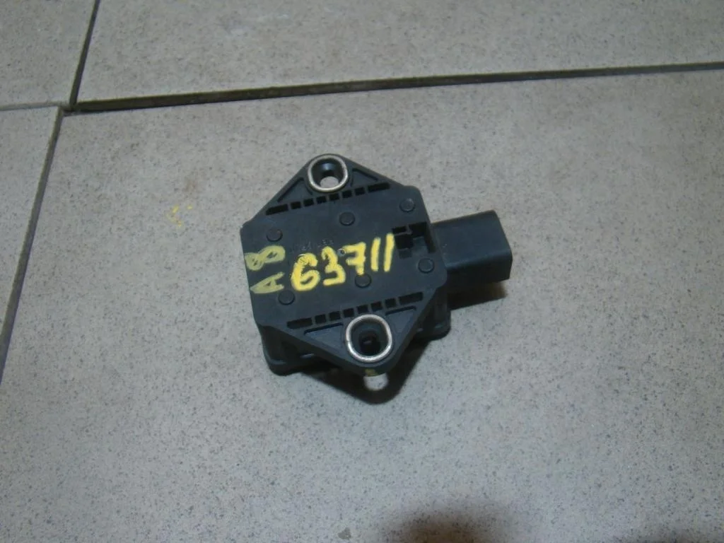 Датчик ускорения Audi A8 D3