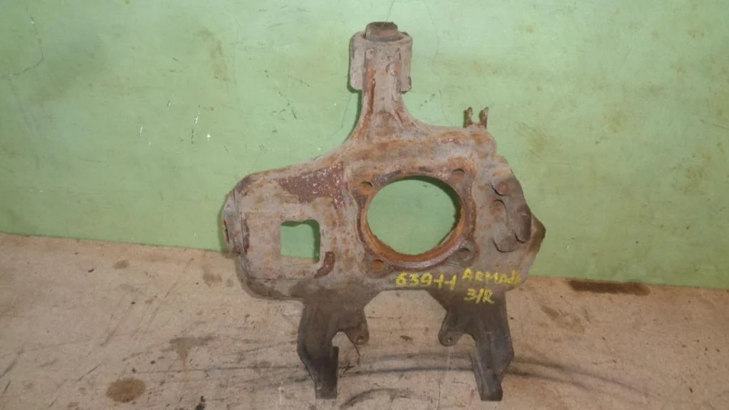 Кулак поворотный задний правый Nissan Armada 2003 TA60