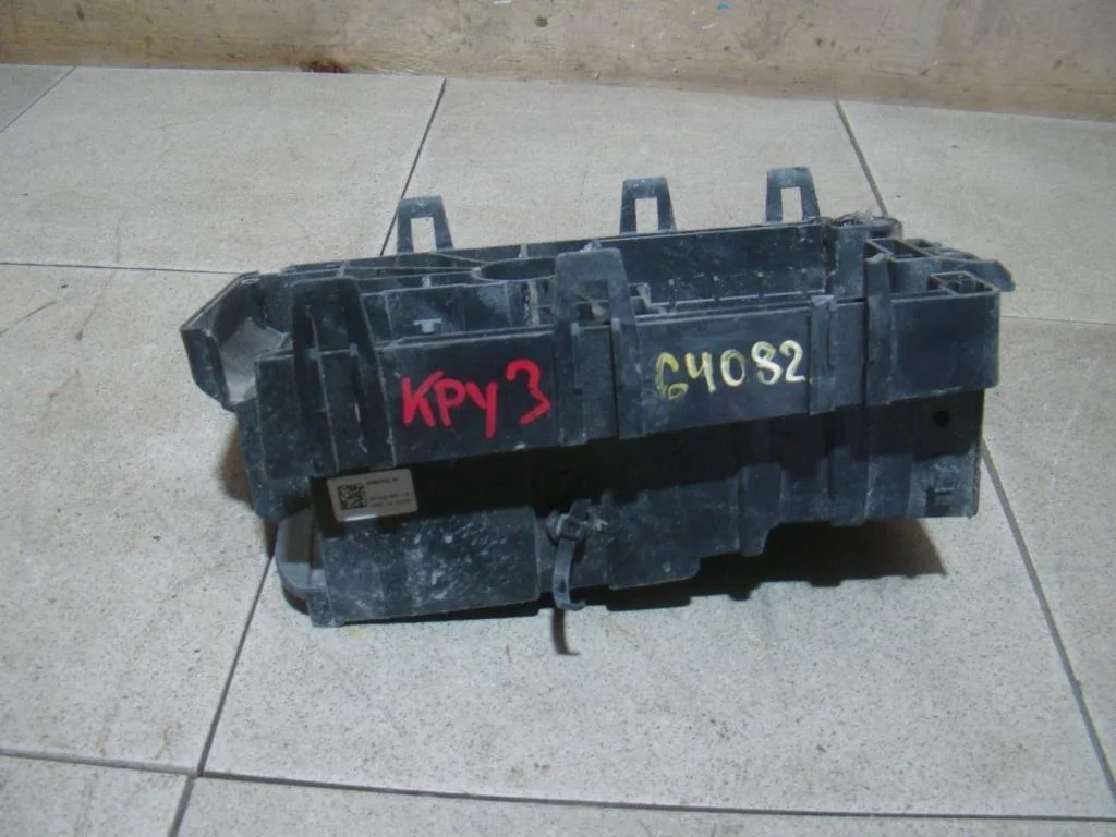Корпус блока предохранителей Chevrolet Cruze J300