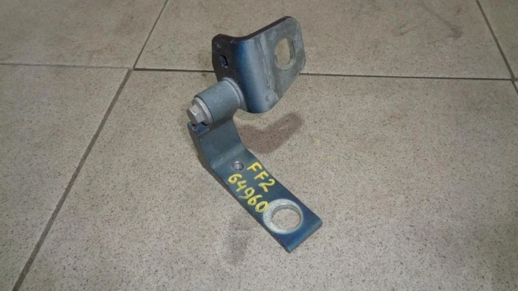 Петля двери Ford Focus 3