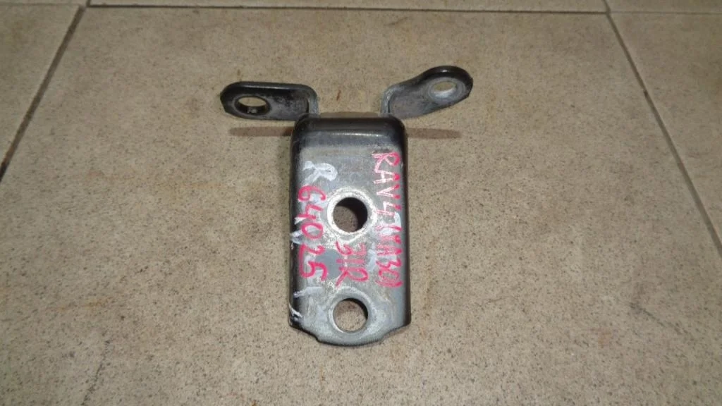 Петля двери задней правой нижняя Toyota RAV4 (A30)