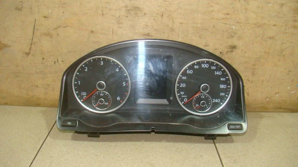 Панель приборов Volkswagen Tiguan