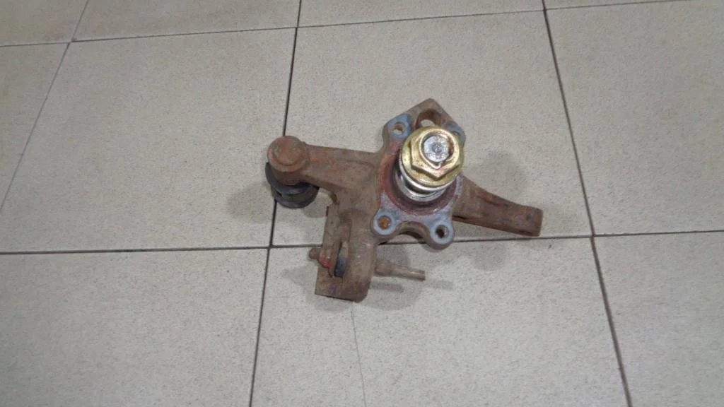 Кулак поворотный задний левый Hyundai Accent LC