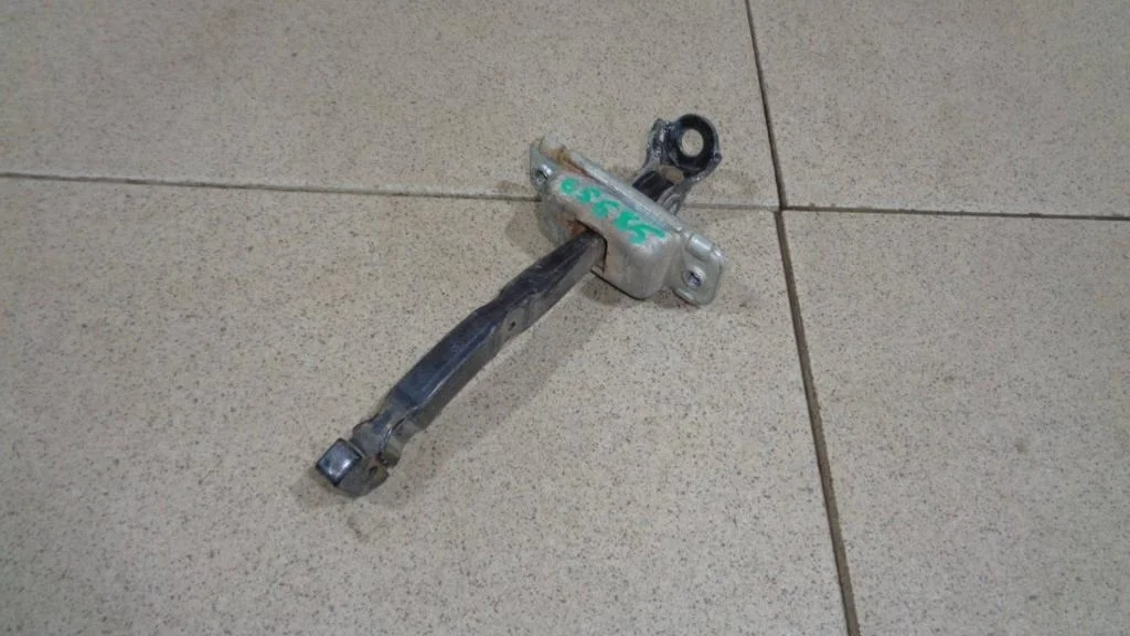 Ограничитель двери Hyundai Solaris 1 2011 RB