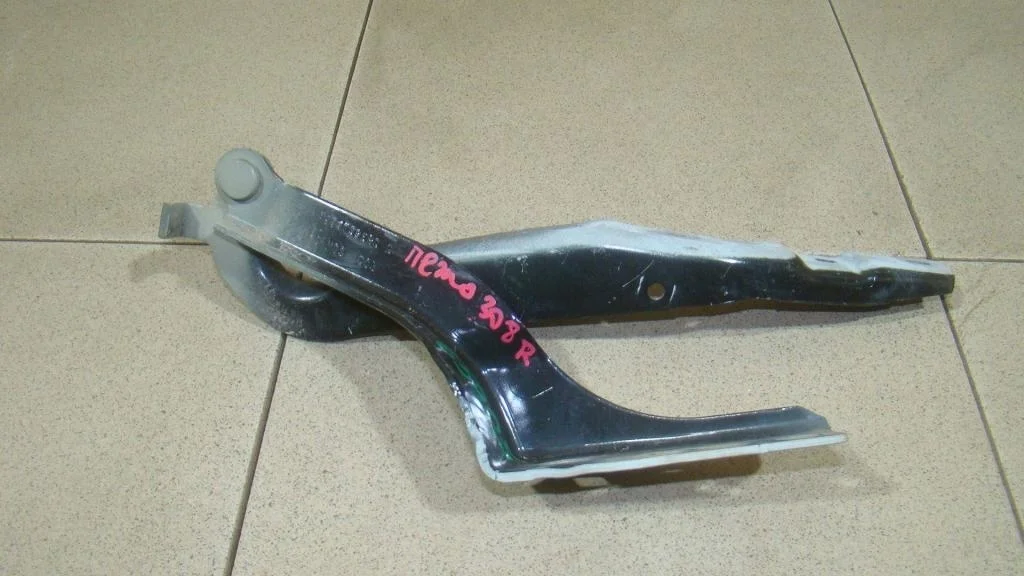 Петля капота правая Peugeot 308 T7