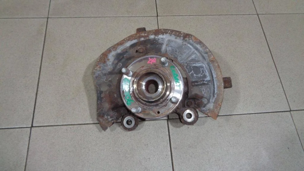 Кулак поворотный передний правый Chevrolet Cobalt II