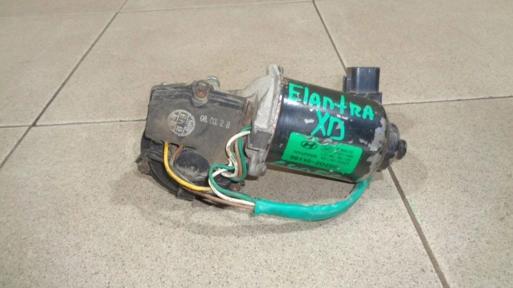 Моторчик стеклоочистителя передний Hyundai Elantra XD