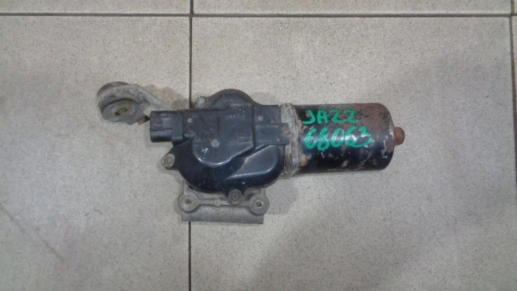 Моторчик стеклоочистителя передний Honda Jazz GD