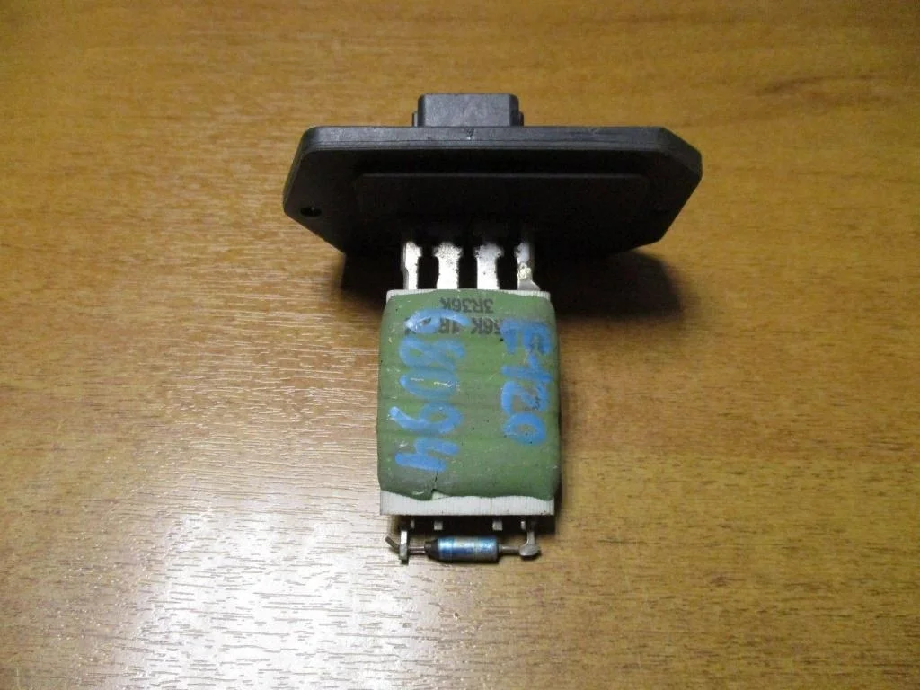 Резистор отопителя Toyota Corolla 2006 E120