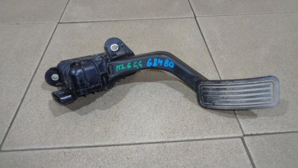 Педаль газа Mazda 6 GG