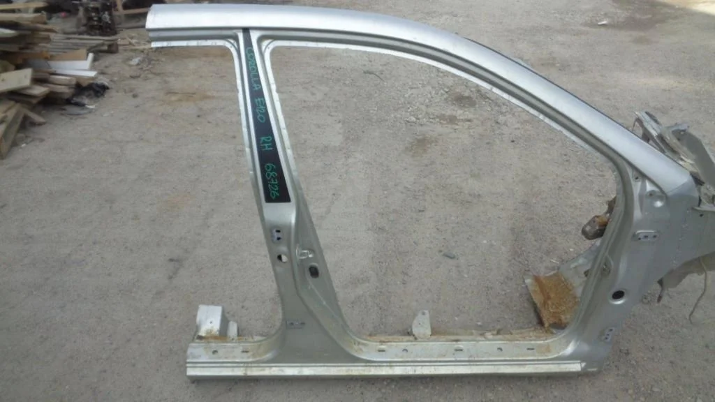 Порог со стойкой правый Toyota Corolla (E120)