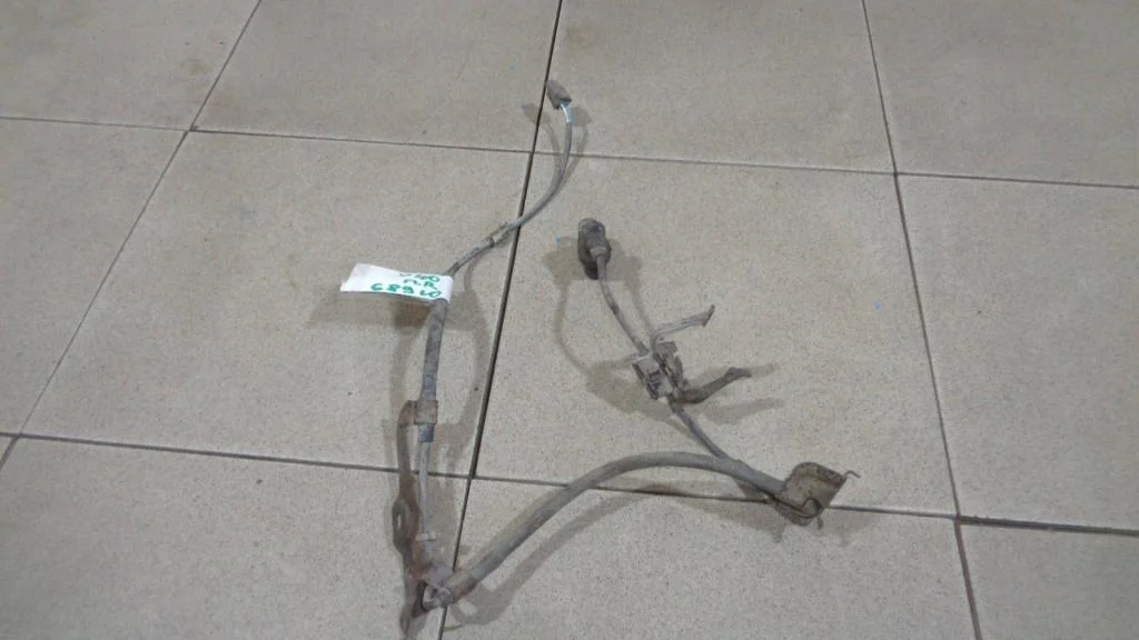 Датчик abs передний правый Toyota Camry XV40