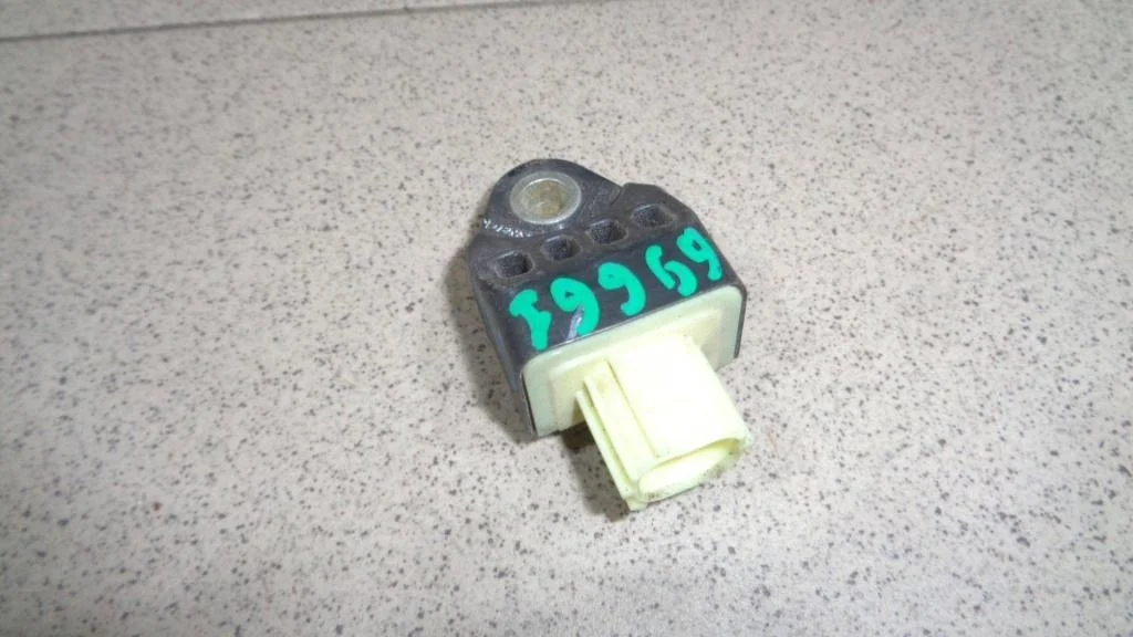 Датчик air bag Toyota Camry XV40