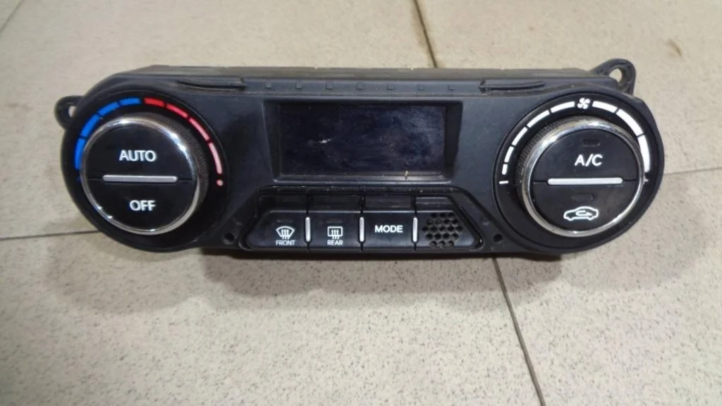 Блок управления климатической установкой Kia RIO 3 (UB)