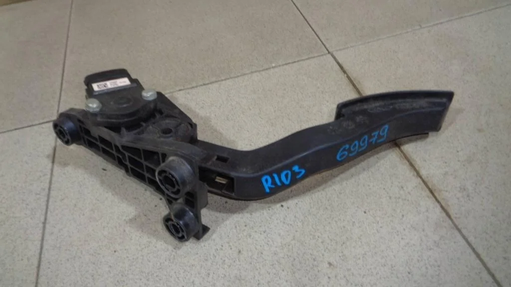 Педаль газа Kia RIO 3 (UB)