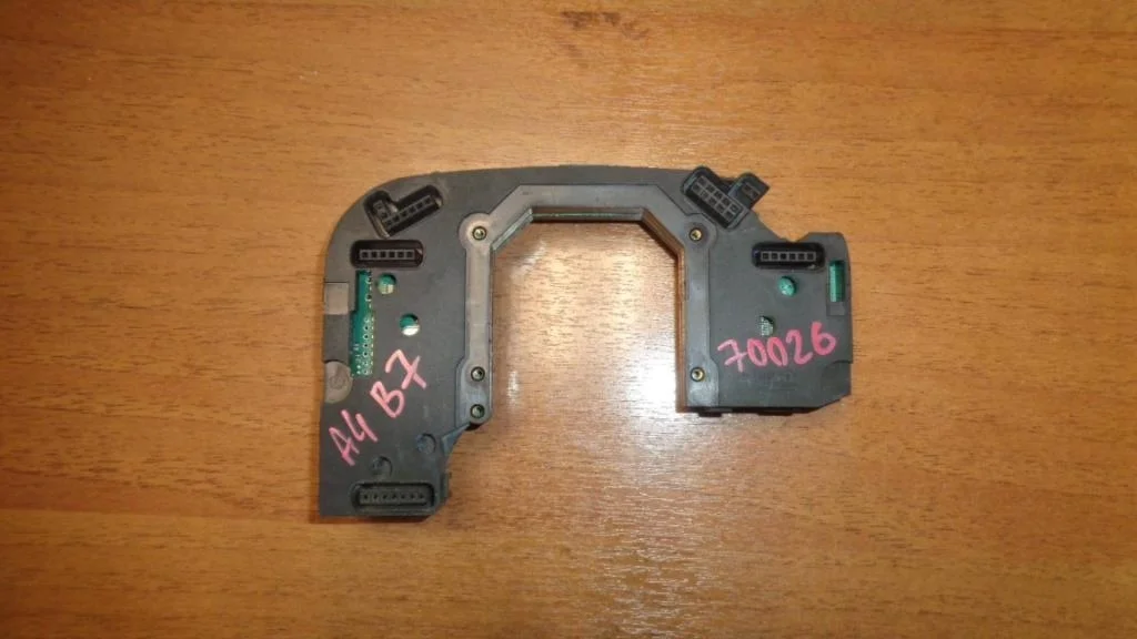 Блок электронный Audi A4 B7